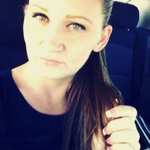 Meet your Posher, Leanna